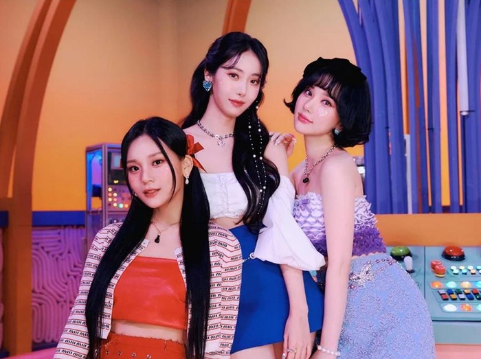 VIVIZ, girl group baru yang disebut sebagai Experienced Rookie