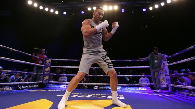 Legenda tinju Ukraina Wladimir Klitschko mengobarkan semangat perjuangan melawan Rusia di Mariupol.