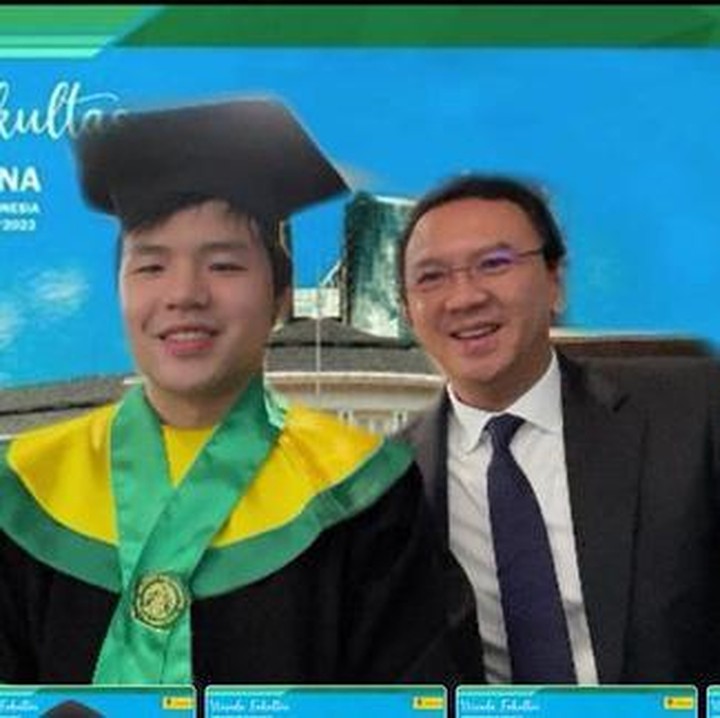 <p>Dalam unggahannya, Ahok mengaku bangga dengan pencapaian putra pertamanya yang lulus dari FKUI. Dahulu, Ahok dan mendiang ayahnya ternyata pernah punya mimpi masuk ke jurusan ini. Ahok pernah mencoba masuk FKUI, namun gagal. (Foto: Instagram @nachoseann/ @basukibtp)</p>