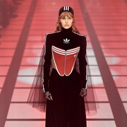 Potret Koleksi Gucci x Adidas di Milan Fashion Week Fall/Winter 2022