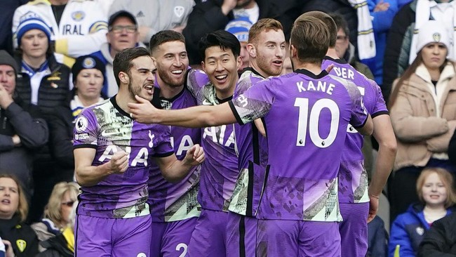 Tottenham Hotspur berhasil menang telak atas tuan rumah Leeds United dengan skor 4-0 di Elland Road, Sabtu (26/2).