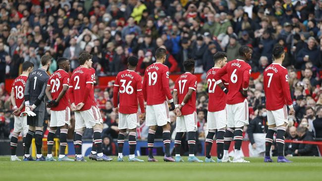 Fans Ancam Kosongkan Old Trafford Saat MU vs Liverpool Sebagian fans Manchester United berencana melakukan boikot dengan mengeluarkan ancaman 'Kosongkan Old Trafford' saat MU vs Liverpool pada 22 Agustus.