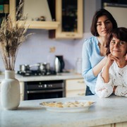 Tingkatkan Bonding, Ini 5 Kegiatan yang Dapat Dilakukan untuk Mempererat Hubungan dengan Ibu