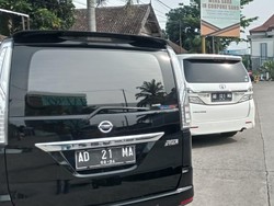 Ini Dia Pelat Nomor Cantik Mobil-mobil Mewah Mbak Boyolali 2003
