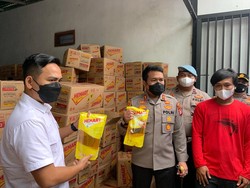 Jadi Tersangka, Penimbun 24 Ton Minyak Goreng di Lebak Banten Ditahan!