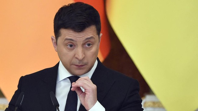 Presiden Ukraina Volodymyr Zelensky berbicara dengan PM Israel Naftali Bennet untuk membahas upaya mengakhir perang antara Ukraina dengan Rusia.
