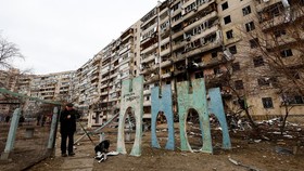 Rusia Bombardir Kyiv Ukraina, Apartemen 9 Lantai Terbakar
