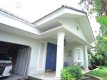 7 Potret Rumah Mewah Luna Maya, Bergaya Amerika & Ada Standing Figure RM BTS