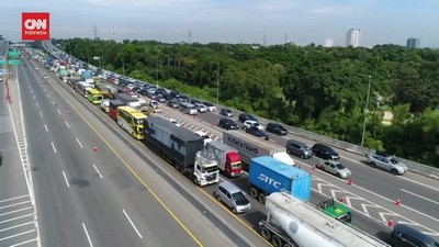 img-title VIDEO: Libur Panjang, Tol Layang MBZ dan Tol Japek Macet Panjang