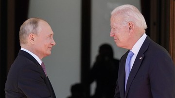 Presiden Joe Biden membantah Amerika ingin menggulingkan Presiden Vladimir Putin, hanya kesal dengan tindakan Rusia terhadap Ukraina.