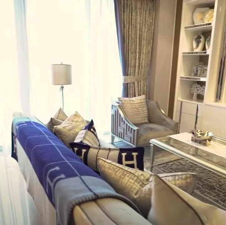 <p>Anak kedua Andre Taulany, Kenzy, beberapa waktu lalu mendapatkan hadiah apartemen dari sang ayah. Apartemen mewah tersebut merupakan hadiah kelulusan SD, Bunda. (Foto: YouTube TAULANY TV)</p>