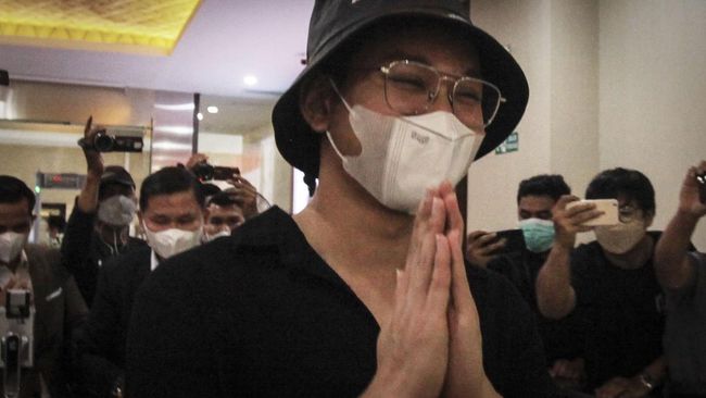 Indra Kenz Hilangkan Barang Bukti Aktivitas Binomo Polisi menyebut hanya mendapat ponsel baru Indra Kenz. Ketika dibongkar polisi tak ditemukan petunjuk terkait aktivitas Binomo.