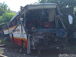 Tragedi Pagi Hari Bus Tertabrak Kereta Api Tewaskan Lima Orang