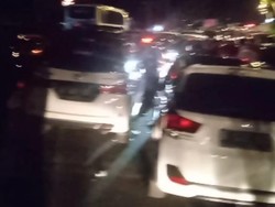 Macet Parah! Kendaraan di Puncak Tak Bisa Gerak-Mesin Dimatikan