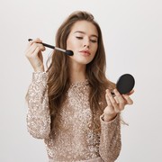 Makeup Challenge: Full Makeup Pakai Produk Kosmetik Jadul, Berani Coba? Ini Daftar Produknya!