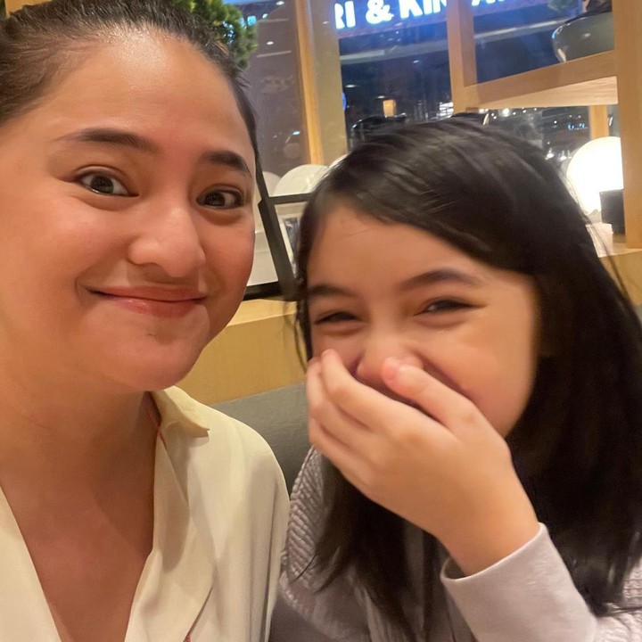 <p>Sienna kini sudah berusia 9 tahun. Meski orang tuanya telah bercerai, Sienna tak pernah terlihat sedih dan selalu tampak gembira bersama sang Bunda. (Foto: Instagram @marshanda99)<br /><br /><br /></p>