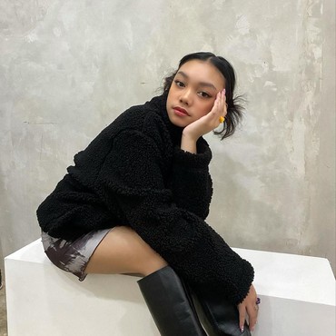 Lirik Lagu Menikmati Sedih - Naura Ayu