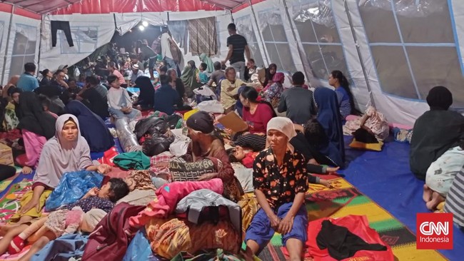 Menurut Wakil Gubernur Sumbar Audy Joinaldi rumah rusak ringan ditanggung pemerintah kabupaten, sedang oleh provinsi dan berat oleh pusat.