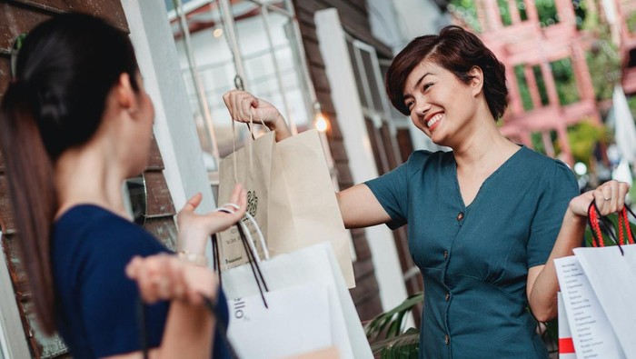Shopping dapat menjadi kegiatan yang menyenagkan untuk ibu dan anaka dama meningkatkan bonding diantara keduanya