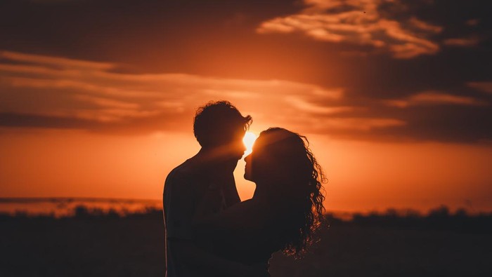 8 Daftar Pasangan yang Punya Kompatibilitas Tinggi Berdasarkan Kepribadian, Ada Kamu dan Dia?