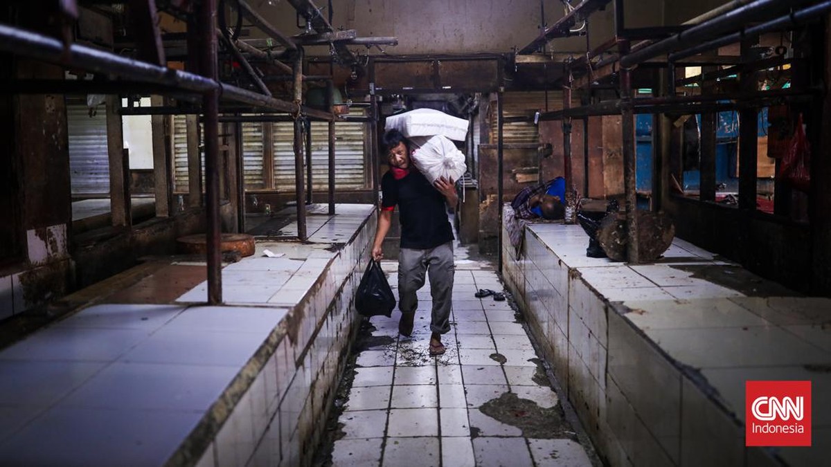 FOTO: Pedagang Daging Sapi di Pasar Minggu Mogok Jualan