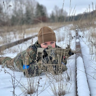 Angkat Senjata, Miss Ukraina Anastasiia Ajak Dunia Lawan Invasi Rusia