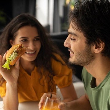 img-title 3 Manfaat Makan Makanan Panas Bagi Tubuh, Salah Satunya Kenyang Lebih Lama, Cocok Buat yang Lagi Diet!