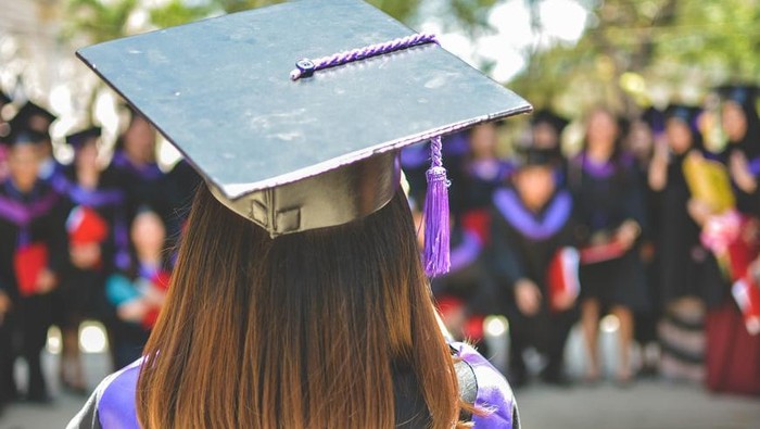 4 Kesalahan Fresh Graduate Saat Akan Masuk Dunia Kerja Ini Masih Banyak Dilakukan, Termasuk Kamu? 4 Kesalahan Fresh Graduate Saat Akan Masuk Dunia Kerja Ini Masih Banyak Dilakukan, Termasuk Kamu?