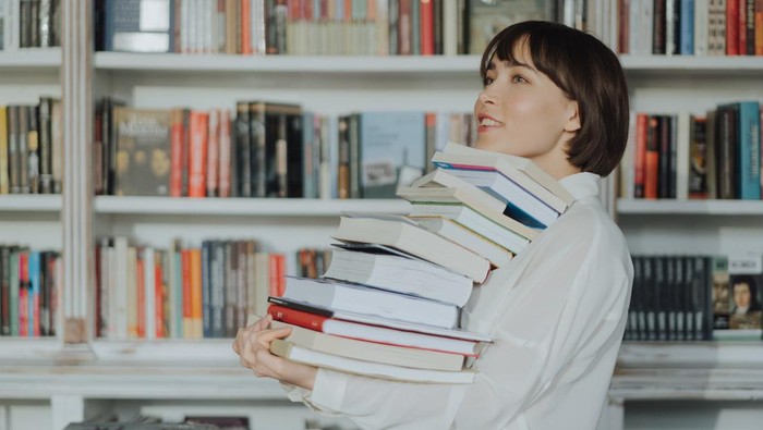 Satu Kebiasaan Orang Cerdas Ini Ternyata Sering Banget Kita Lakukan, Ini Penyebabnya!