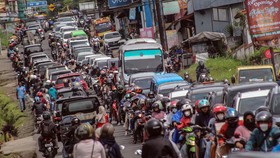 Urutan Gerak Tangan dan Kaki Saat Nyetir Mobil Manual di Tanjakan