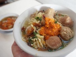Neduh Bareng, Penumpang Ini Traktir Driver Ojol Makan Bakso Bersama