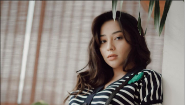 Cara Duduk Nikita Willy Disorot hingga Kisah Mualaf Soraya Larasati