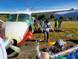 Ban Pecah, Pesawat Angkut Sembako Tergelincir di Bandara Intan Jaya Papua