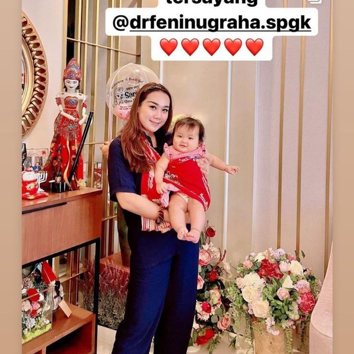 <p>"BB dari 84 kg sekarang jadi 68kg! Thank you so much yang tersayang," tulisnya seraya memention akun instagram dokter Feni Nugraha, dokter yang kerap dipercaya publik figur untuk mendampingi program diet mereka. (Foto: Instagram @btpnd)<br /><br /><br /></p>