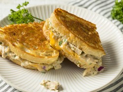 Resep Tuna Melt Sandwich yang Gurih Mulur Buat Sarapan Spesial