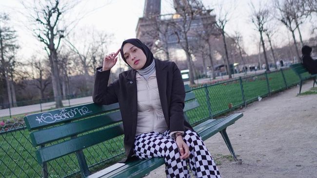 Ririe Fairus ‘Healing’ to Paris, Netizens Pray to Get a Mate There