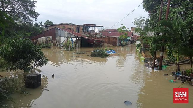 BPBD Kota Medan menyatakan ketinggian air yang merendam ribuan rumah serta beberapa ruas jalan cenderung bervariasi.