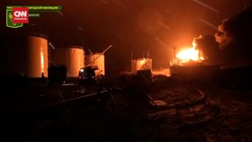 VIDEO: Kilang Minyak Di Luganks Terbakar Diduga Target Rudal Rusia