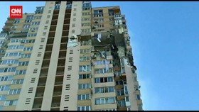 VIDEO: Rudal Rusia Hantam Apartemen Di Ibu Kota Kiev