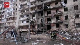 VIDEO: Kisah Pilu Warga Yang Apartemennya Hancur Dibombardir Rusia