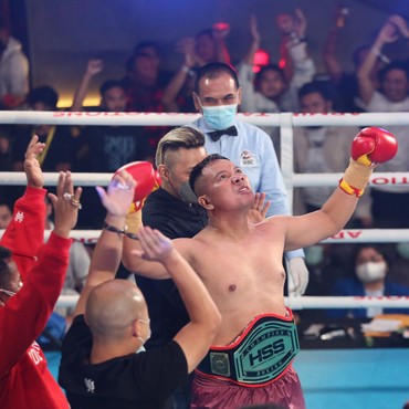 Gegara Dapat Ciuman Manja Miyabi, Vicky Prasetyo Perkasa di Arena Tinju