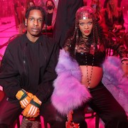 Jadi Pasangan Paling Fashionable, Simak Gaya Rihanna dan A$AP Rocky yang Selalu Mencuri Perhatian!