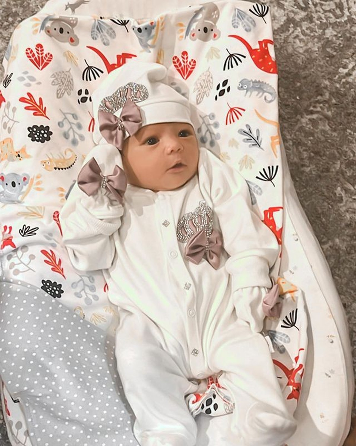 Paras cantik anak Atta Halilintar dan Aurel Hermansyah yang baru lahir jadi sorotan&period; Yuk&comma; intip potretnya baby Ameena&excl;