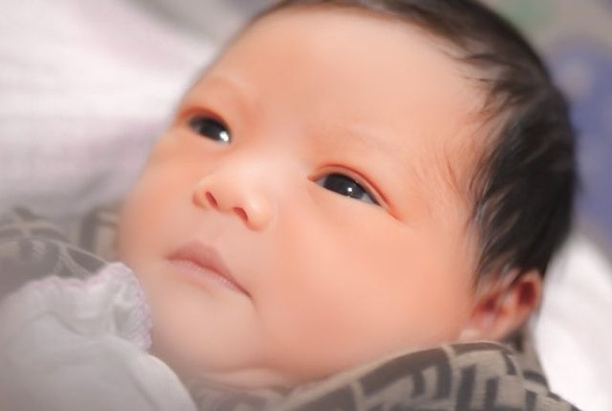 Paras cantik anak Atta Halilintar dan Aurel Hermansyah yang baru lahir jadi sorotan&period; Yuk&comma; intip potretnya baby Ameena&excl;
