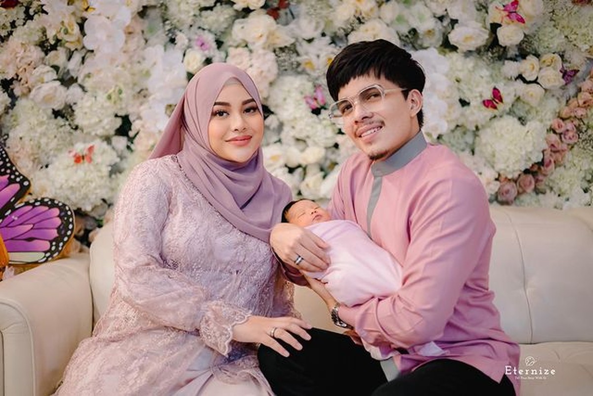 Paras cantik anak Atta Halilintar dan Aurel Hermansyah yang baru lahir jadi sorotan&period; Yuk&comma; intip potretnya baby Ameena&excl;