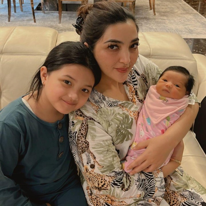 <p>Potret Baby Ameena bersama sang nenek dan Tante Arsy. (Foto: Instagram @ashanty_ash)</p>