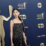Makin Bersinar, Simak Detail Gaun Hitam Jung Ho Yeon di SAG Awards 2022