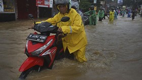 Banjir Serang Putus Sejumlah Akses Jalan