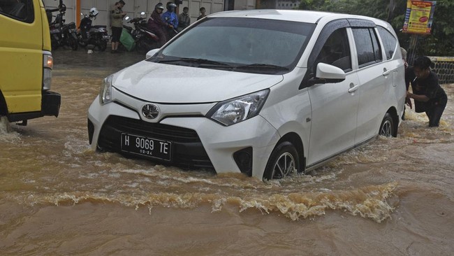 Ada beberapa hal yang mesti Anda perhatikan bila mobil terjebak banjir, mulai dari soal kelistrikan dan risiko pengamanan.