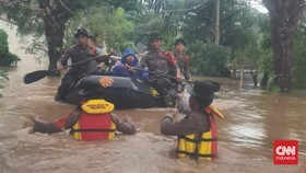 Polisi Buka Posko Urus Dokumen Hilang dan Rusak di Banjir Serang